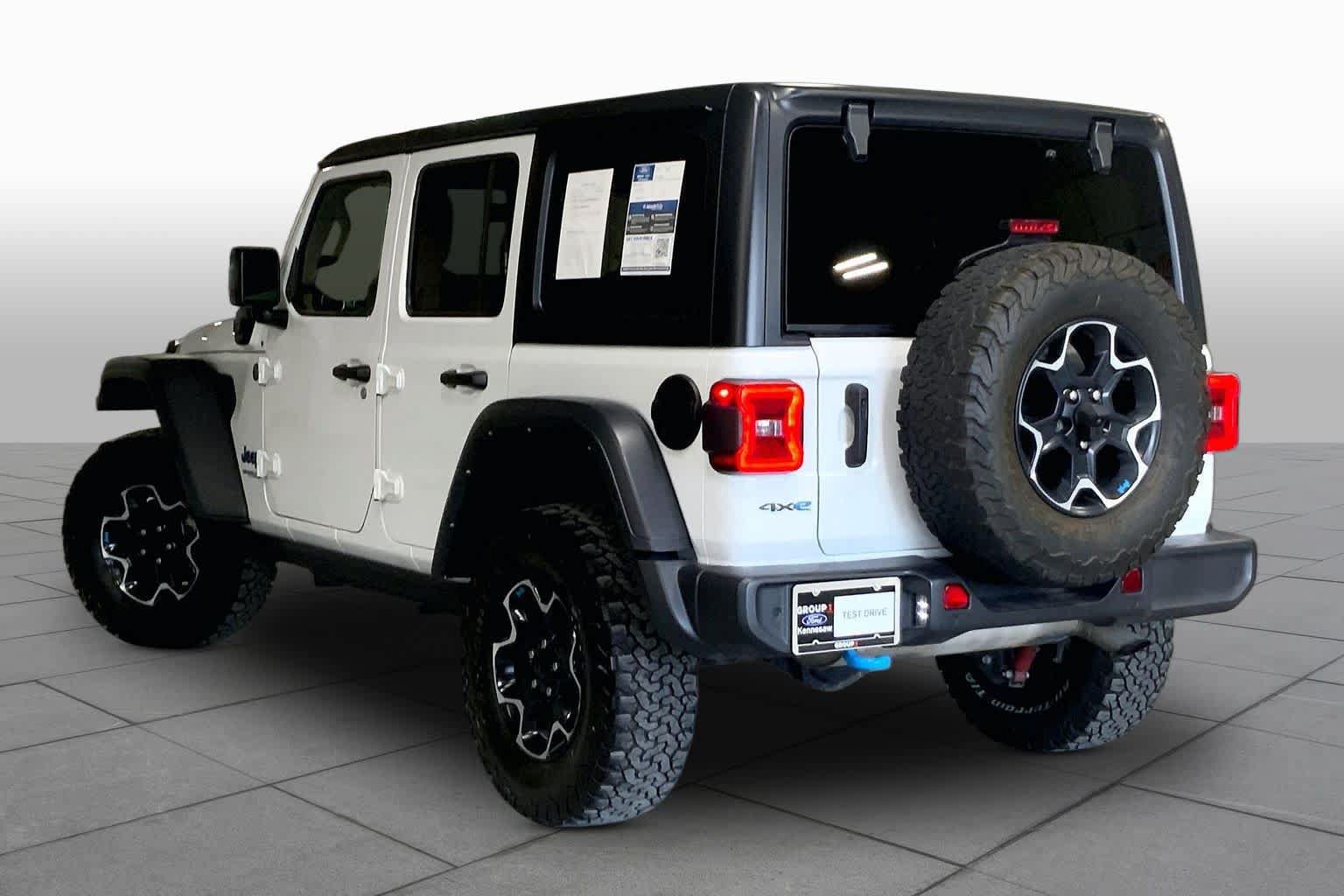 Used 2022 Jeep Wrangler Unlimited Rubicon 4xe w/ Cold Weather Group AWD/4WD image 12