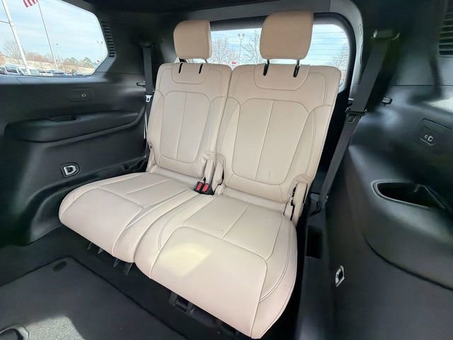 Used 2023 Jeep Grand Cherokee L Limited w/ Black Appearance Package image 26