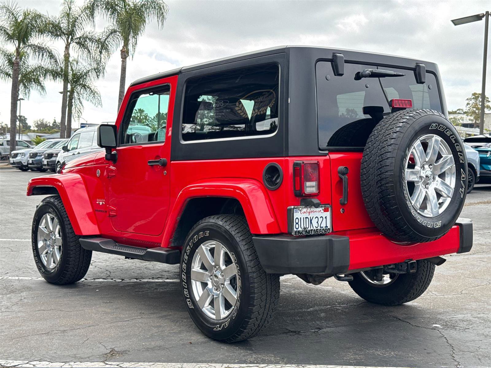Used 2017 Jeep Wrangler Sahara w/ Connectivity Group AWD/4WD image 12