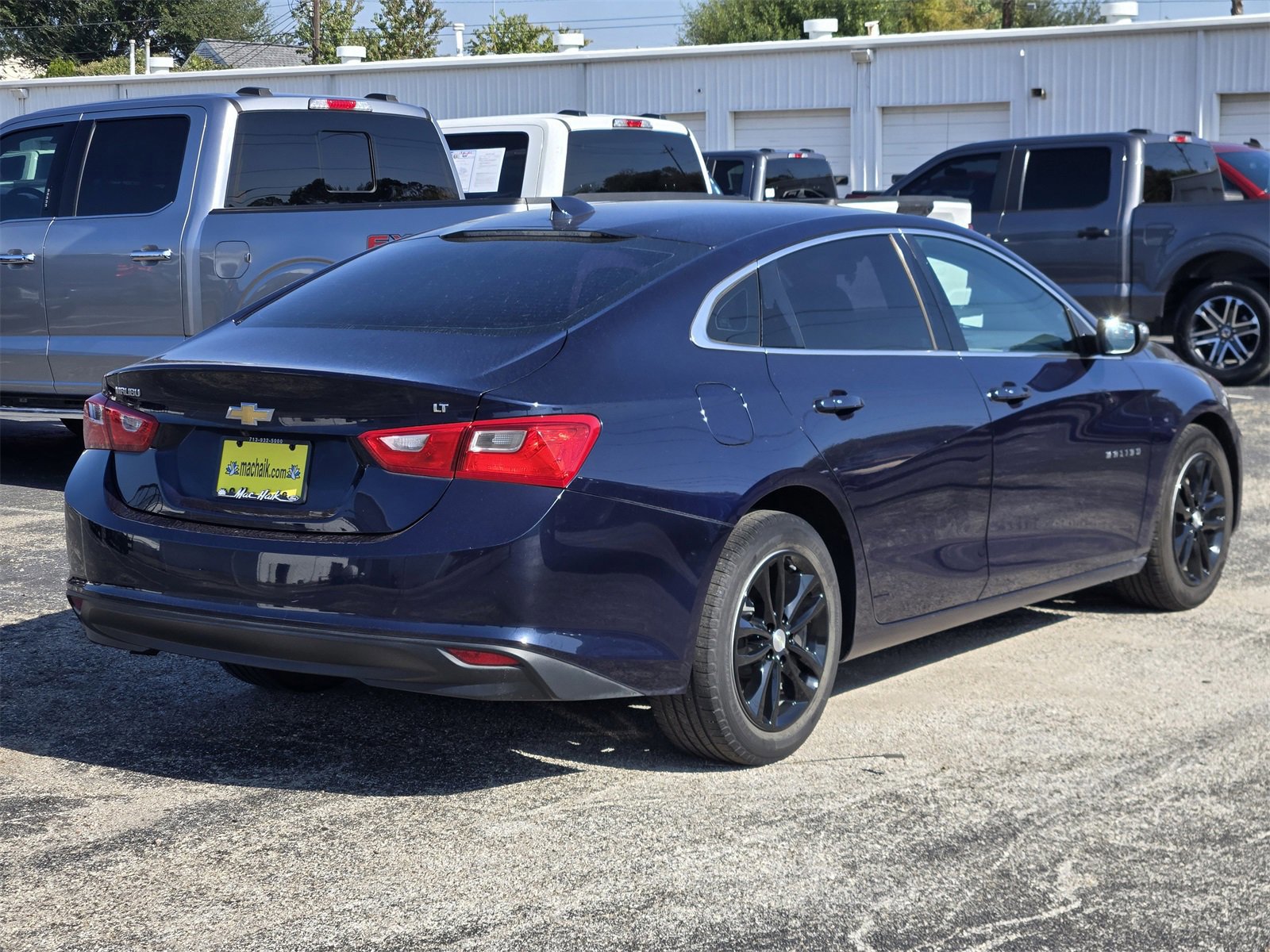 Used 2018 Chevrolet Malibu LT w/ Leather Package image 3