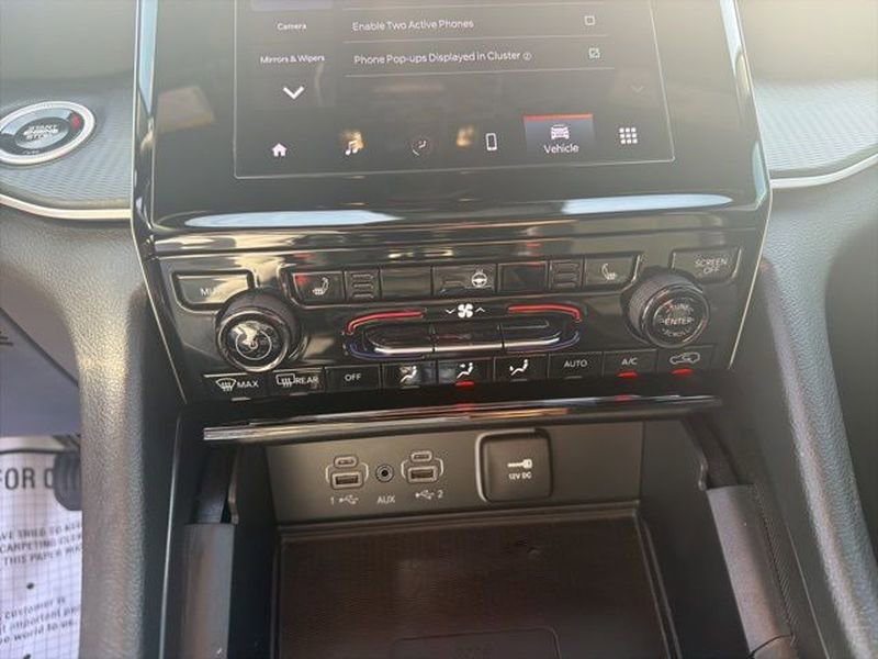Used 2025 Jeep Grand Cherokee Altitude AWD/4WD image 9