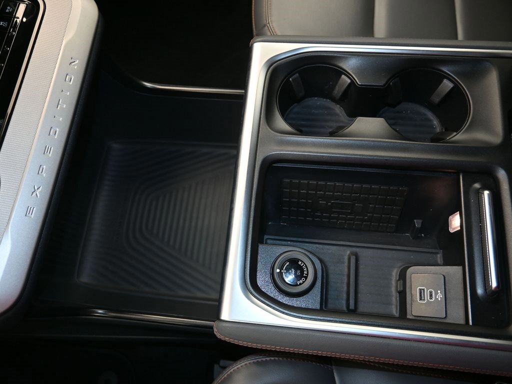 Certified 2025 Ford Expedition Active image 36