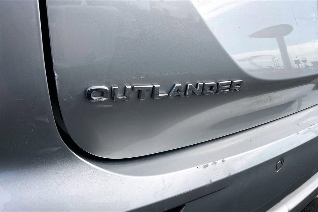 Used 2023 Mitsubishi Outlander SEL AWD/4WD image 32