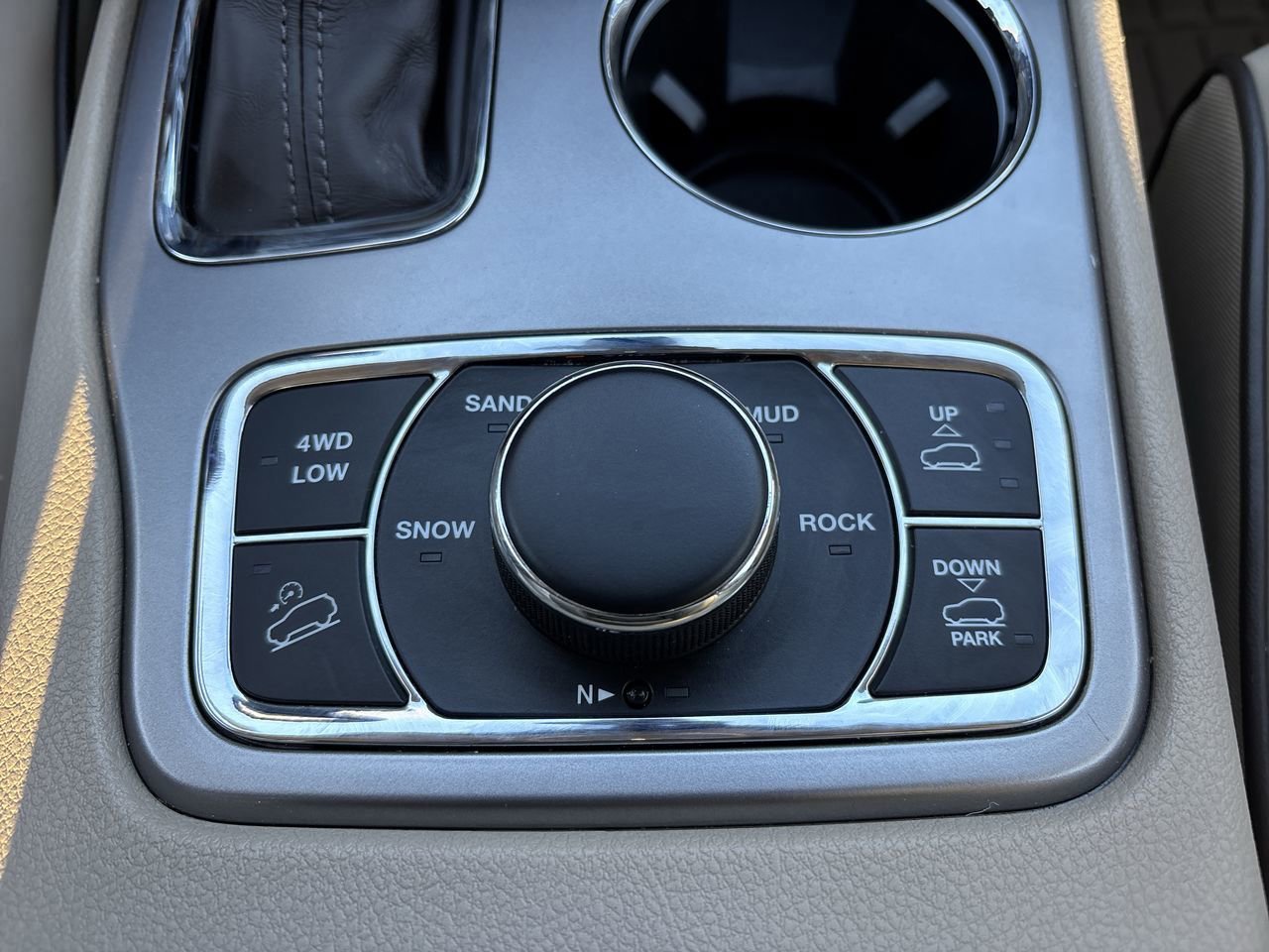 Used 2020 Jeep Grand Cherokee Overland image 32