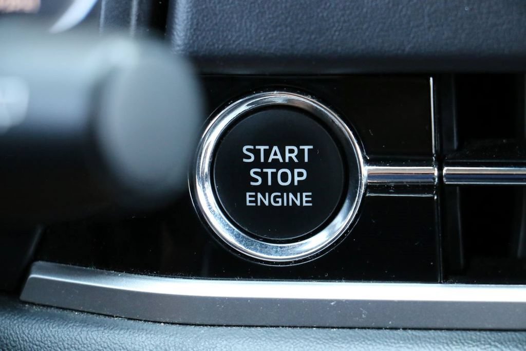 Used 2024 Mitsubishi Outlander SE AWD/4WD image 14