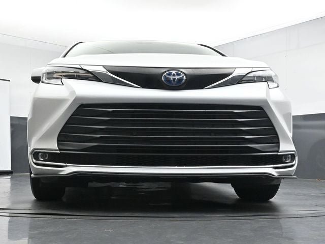 Used 2024 Toyota Sienna XLE FWD image 29