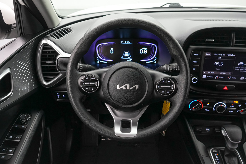 Used 2025 Kia Soul LX w/ LX Technology Package FWD image 13