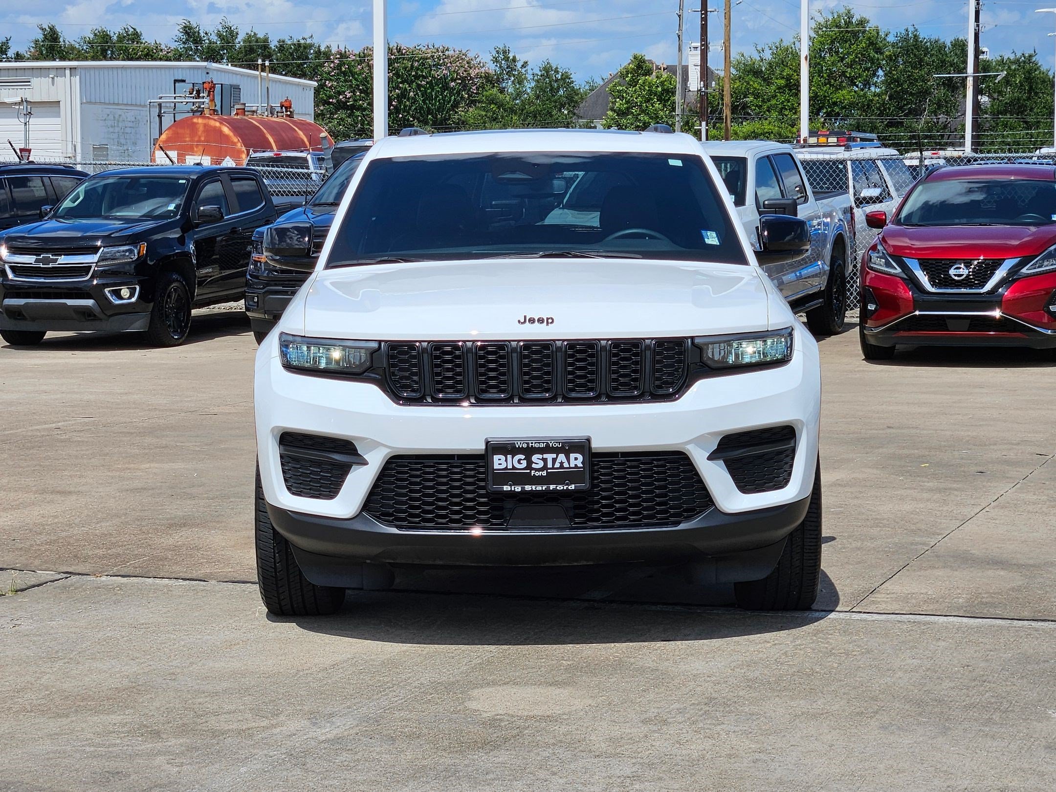 Used 2023 Jeep Grand Cherokee Altitude RWD image 11