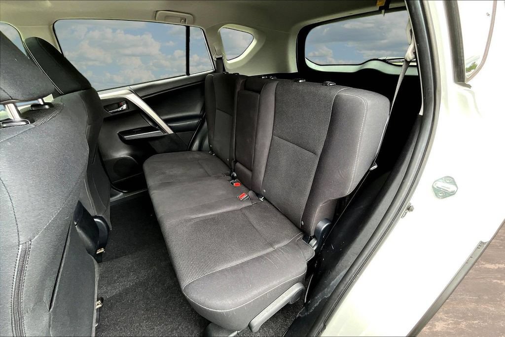 Used 2018 Toyota RAV4 XLE FWD image 24