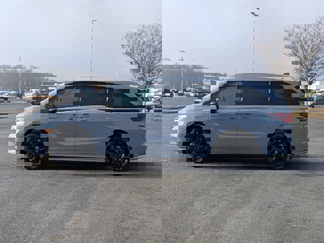 Used 2024 Honda Odyssey Sport image 2