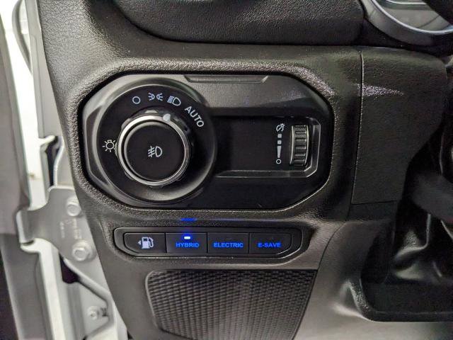 Used 2023 Jeep Wrangler Unlimited Sahara AWD/4WD image 13