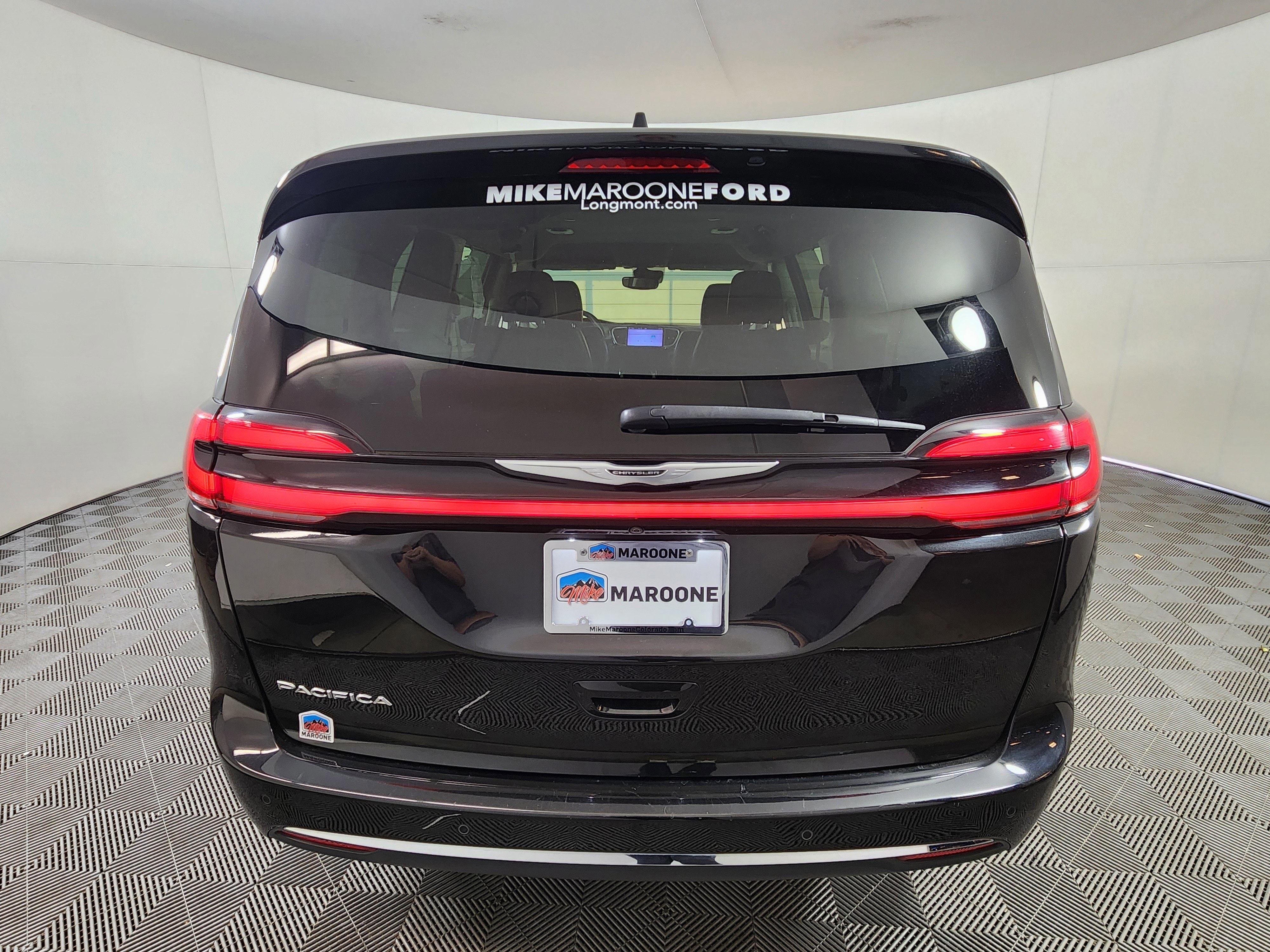 Used 2022 Chrysler Pacifica Touring-L image 4