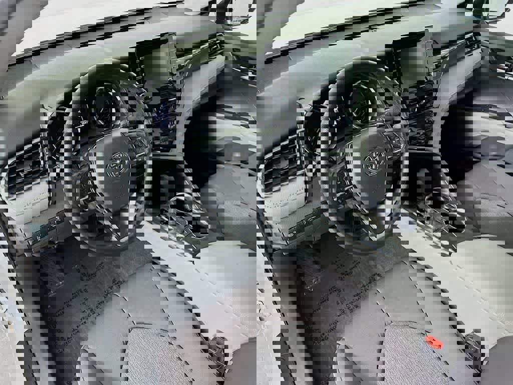 Used 2024 Toyota Camry LE image 9