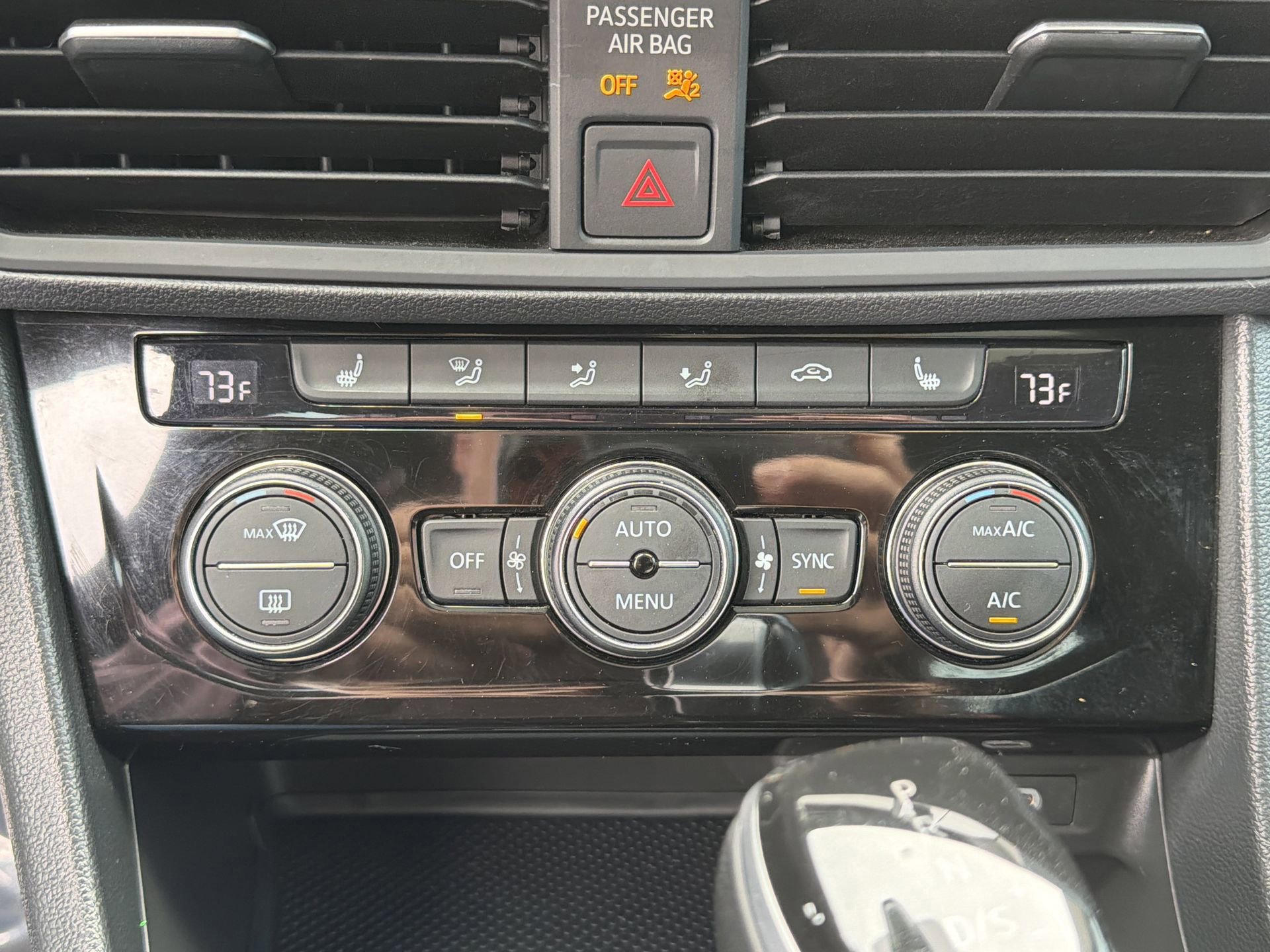 Used 2024 Volkswagen Jetta SE w/ Panoramic Sunroof Package image 13