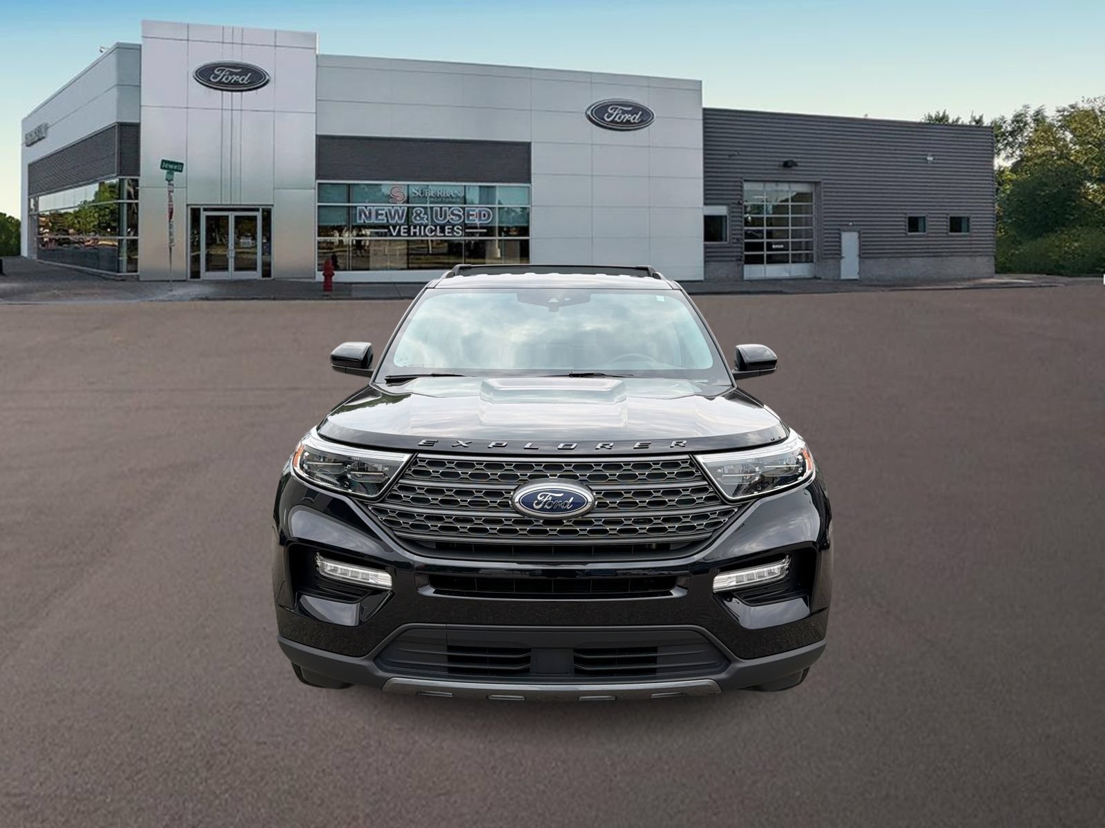 Certified 2024 Ford Explorer XLT w/ Equipment Group 202A AWD/4WD image 3