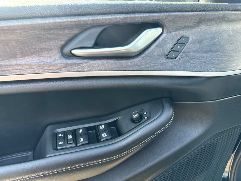 Used 2023 Jeep Grand Cherokee Limited AWD/4WD image 7