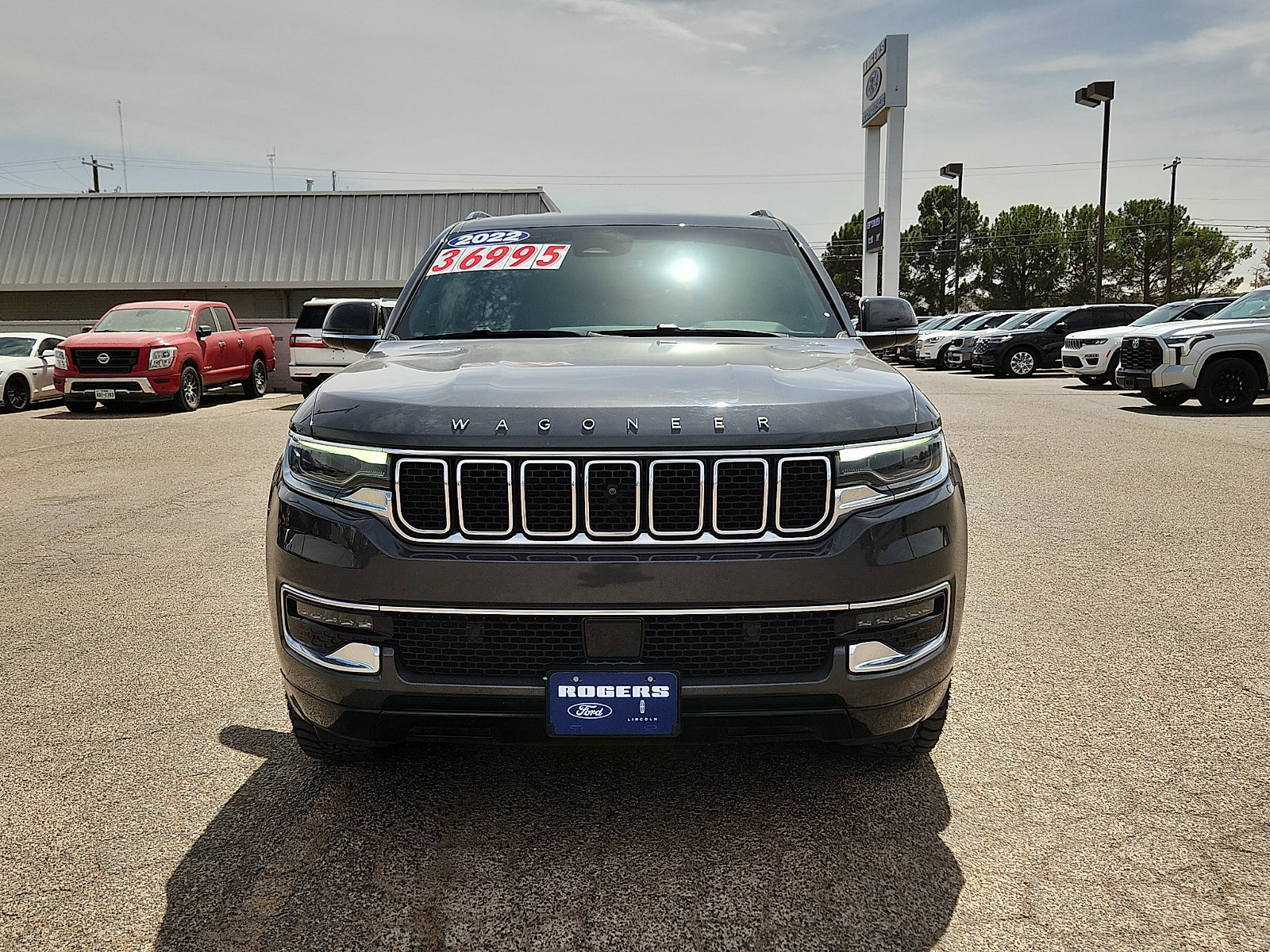 Used 2022 Jeep Wagoneer Series I w/ Convenience Group I AWD/4WD image 2
