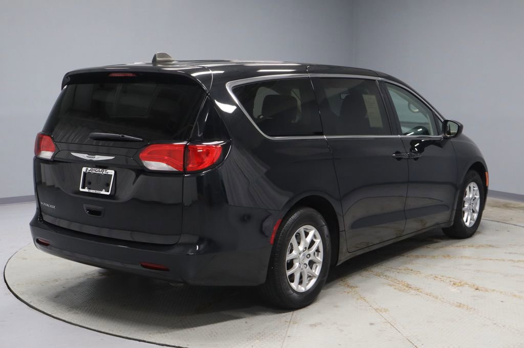 Used 2023 Chrysler Voyager LX FWD image 11