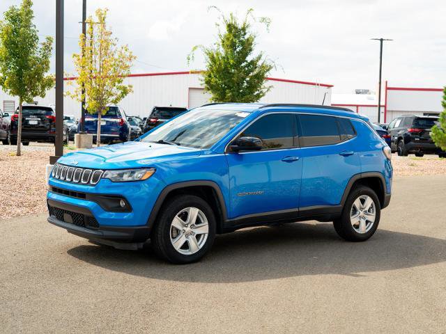 Used 2022 Jeep Compass Latitude image 2