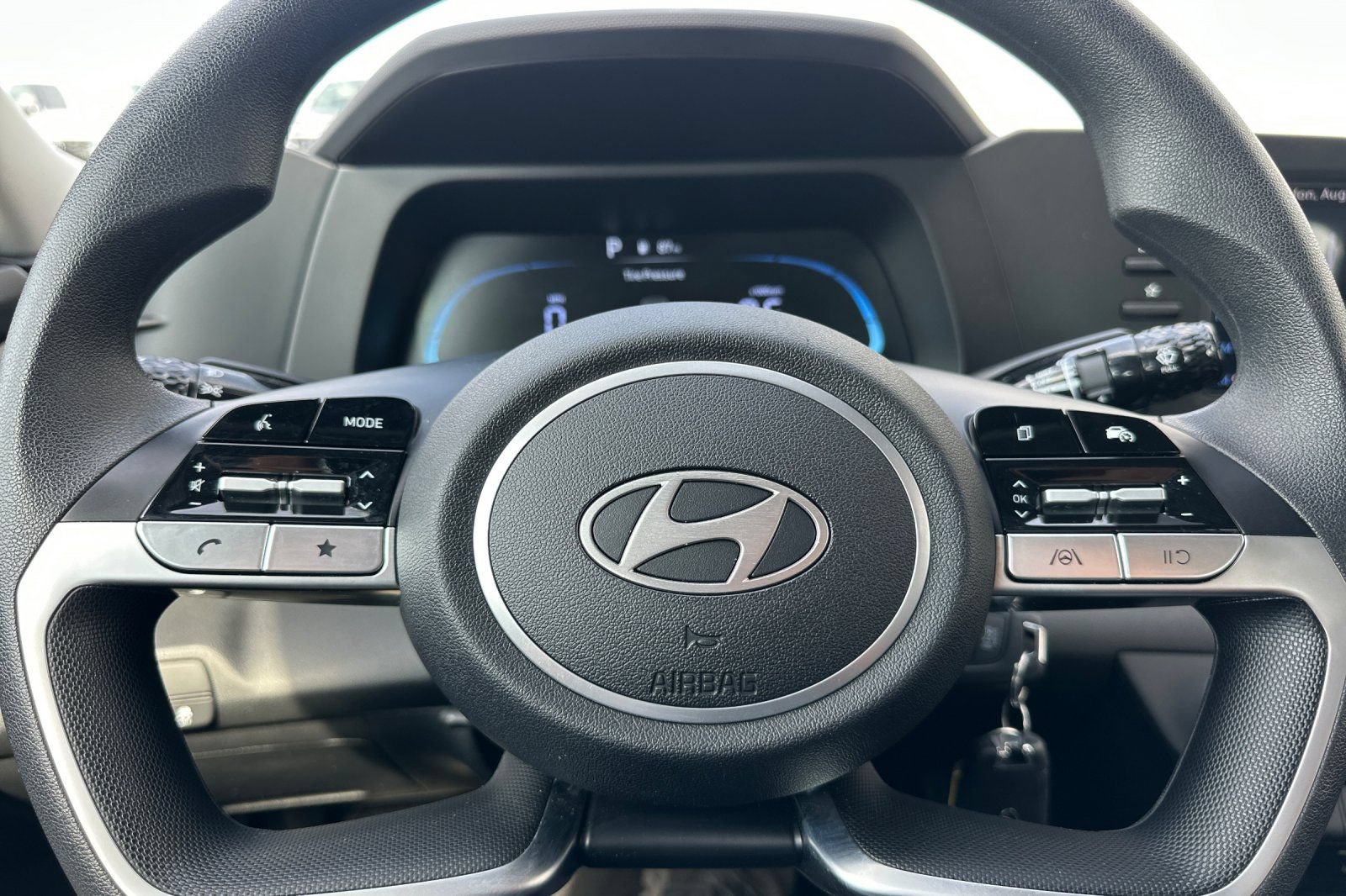 Used 2025 Hyundai Elantra SE FWD image 22