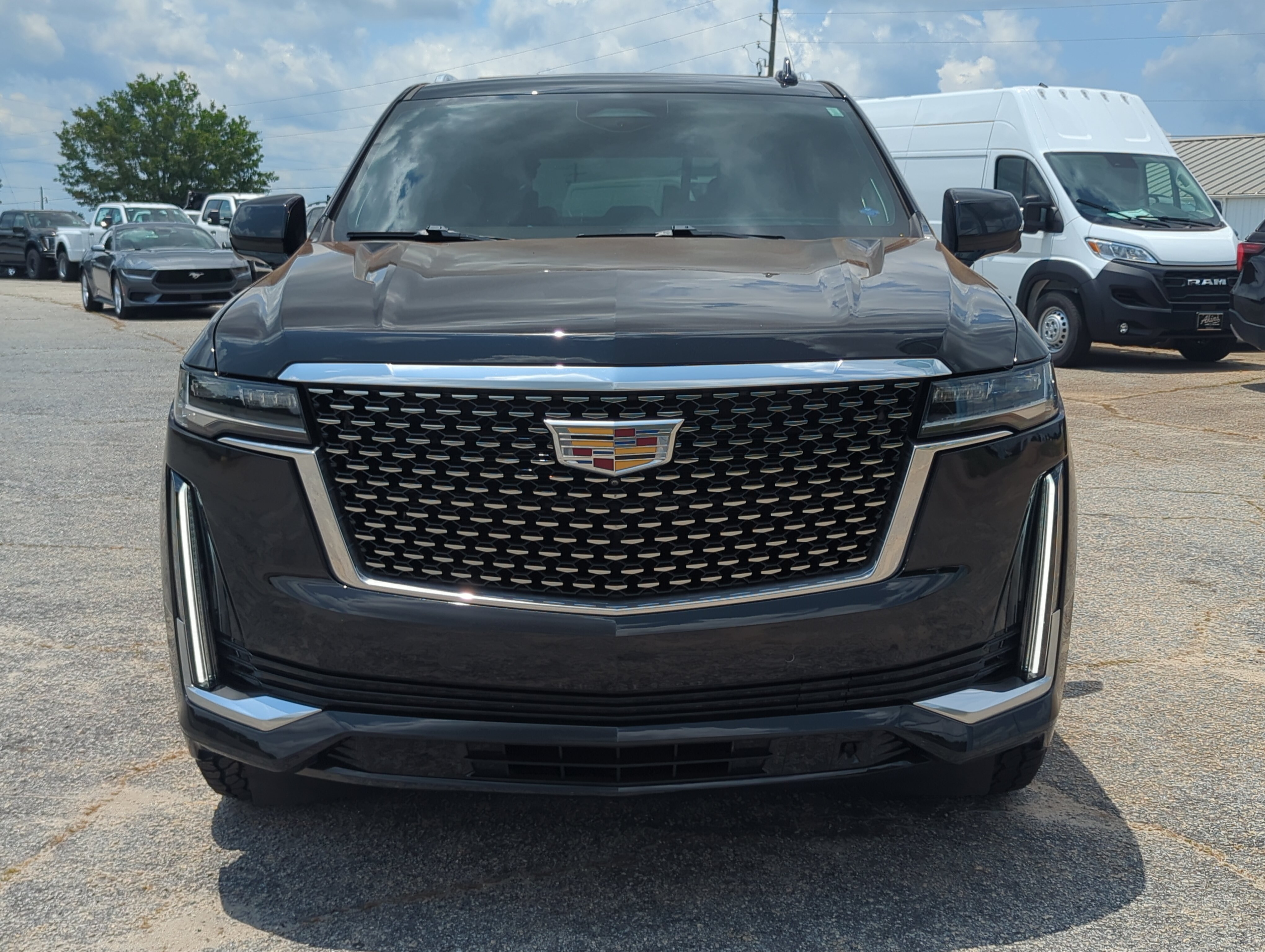 Used 2024 Cadillac Escalade Premium Luxury w/ Performance Package AWD/4WD image 7