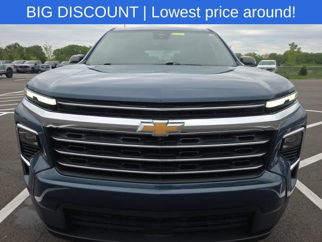 Used 2024 Chevrolet Traverse LT w/ LPO, Floor Liner Package FWD image 3