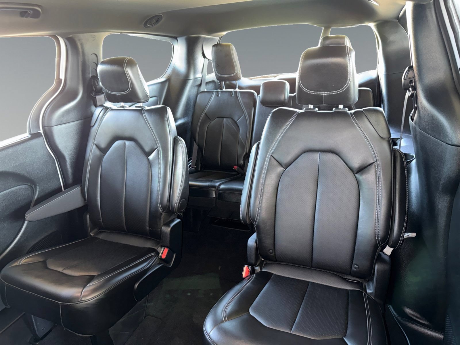 Used 2025 Chrysler Voyager LX FWD image 18