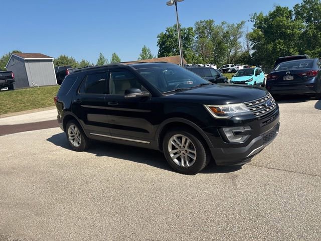 Certified 2017 Ford Explorer XLT w/ Equipment Group 202A FWD image 19