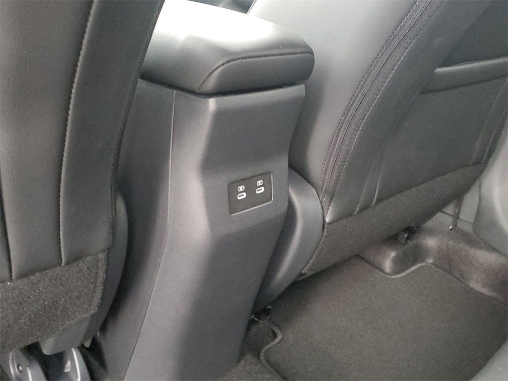 Used 2025 Nissan Kicks SR image 37