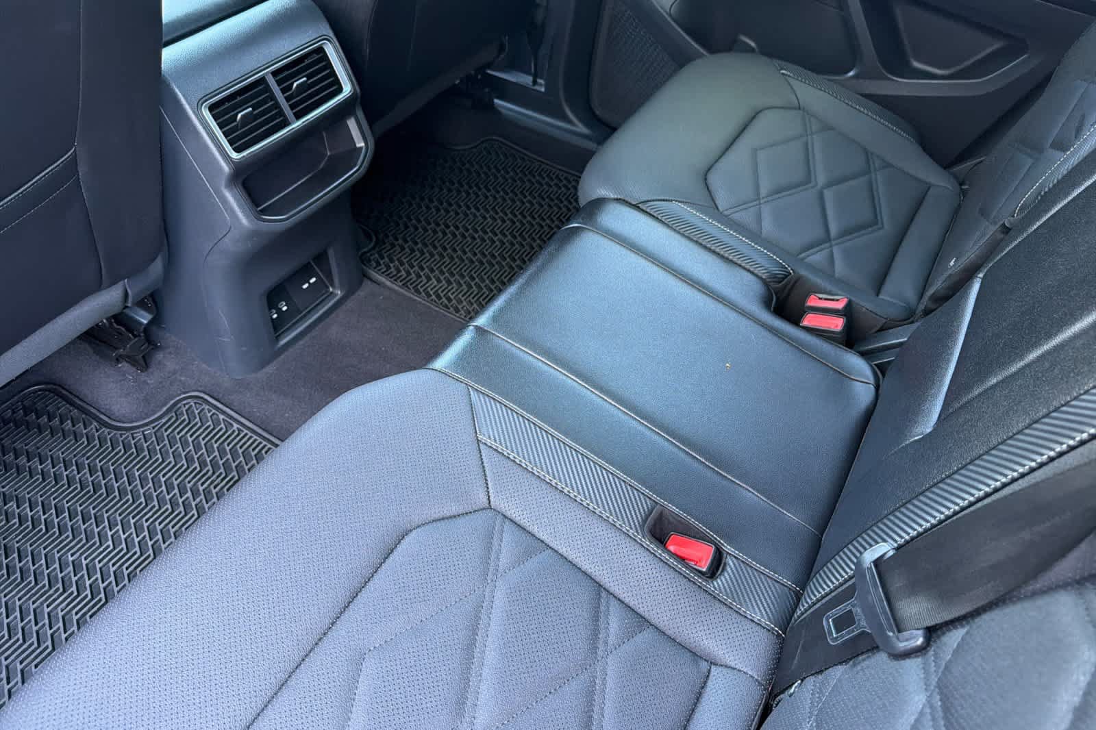 Used 2024 Volkswagen Atlas Cross Sport SE w/ Panoramic Sunroof Package AWD/4WD image 4