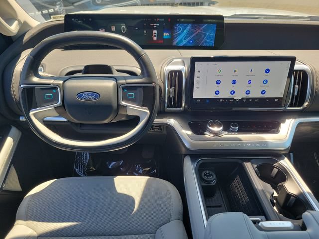 Certified 2025 Ford Expedition Platinum AWD/4WD image 4