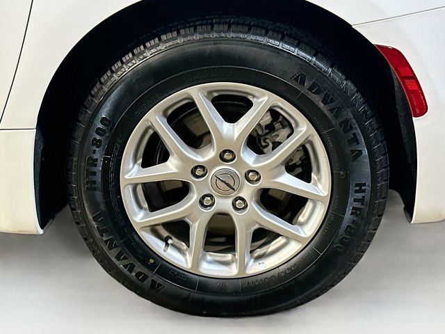 Used 2024 Chrysler Pacifica Touring-L image 8