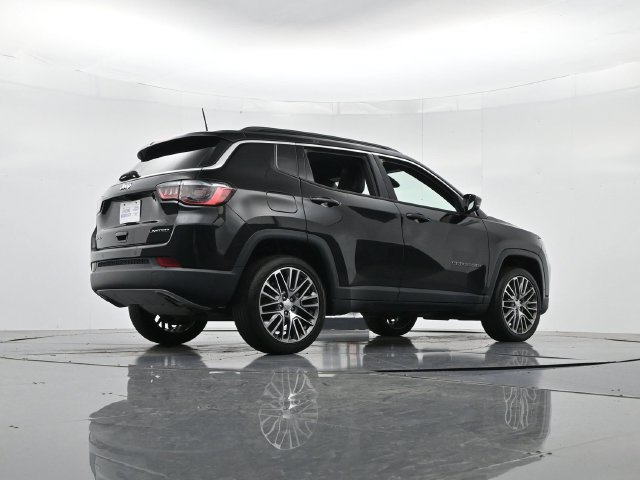 Used 2023 Jeep Compass Limited AWD/4WD image 34