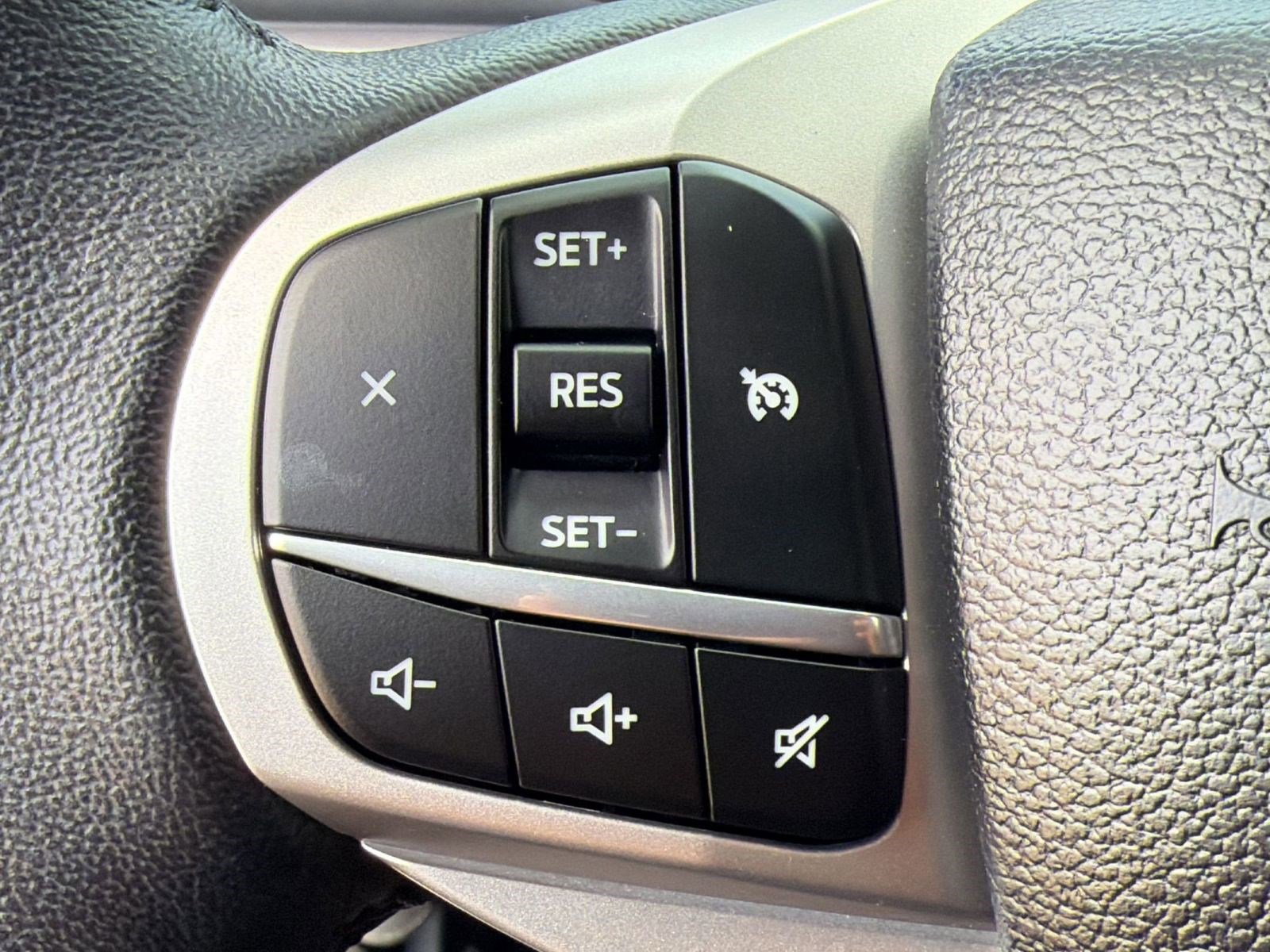 Certified 2024 Ford Explorer XLT RWD image 17