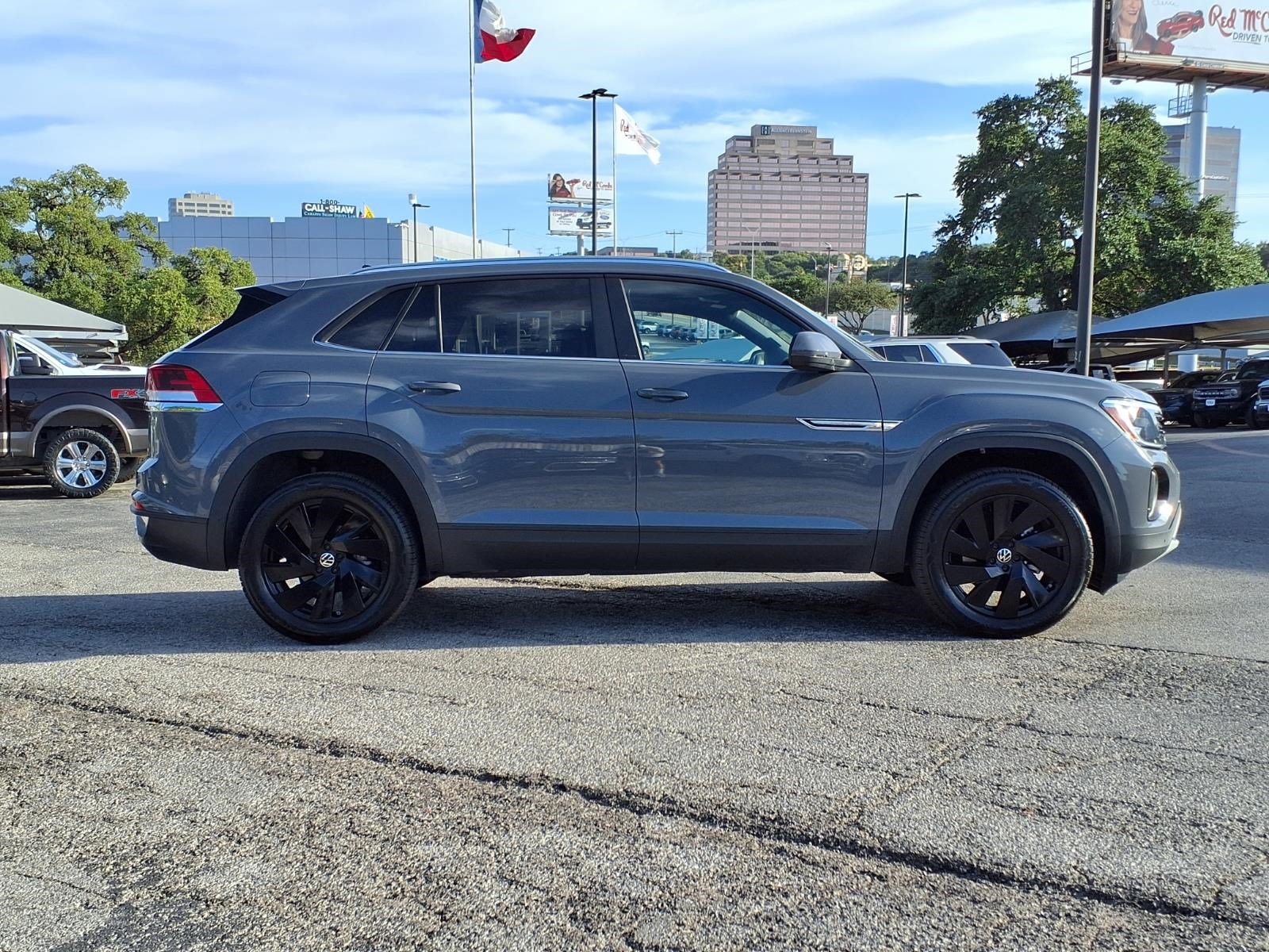 Used 2026 Volkswagen Atlas Cross Sport SE FWD image 5
