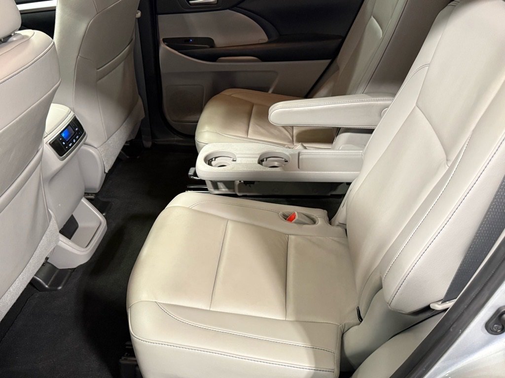 Used 2019 Toyota Highlander XLE image 14