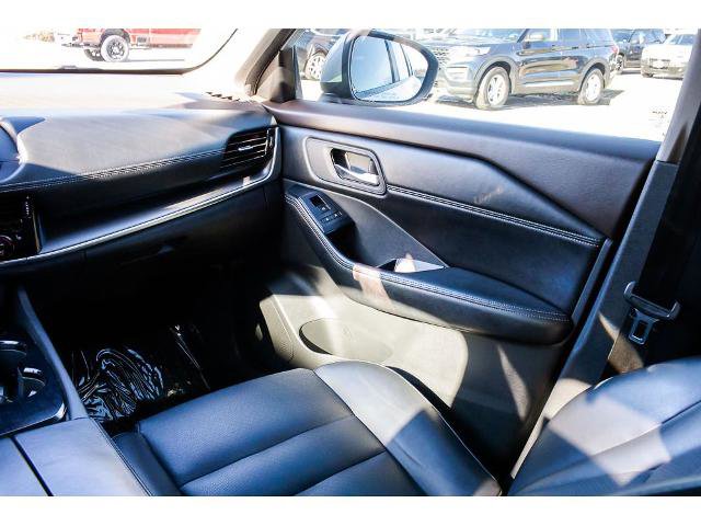 Used 2022 Nissan Rogue SV w/ SV Premium Package image 15