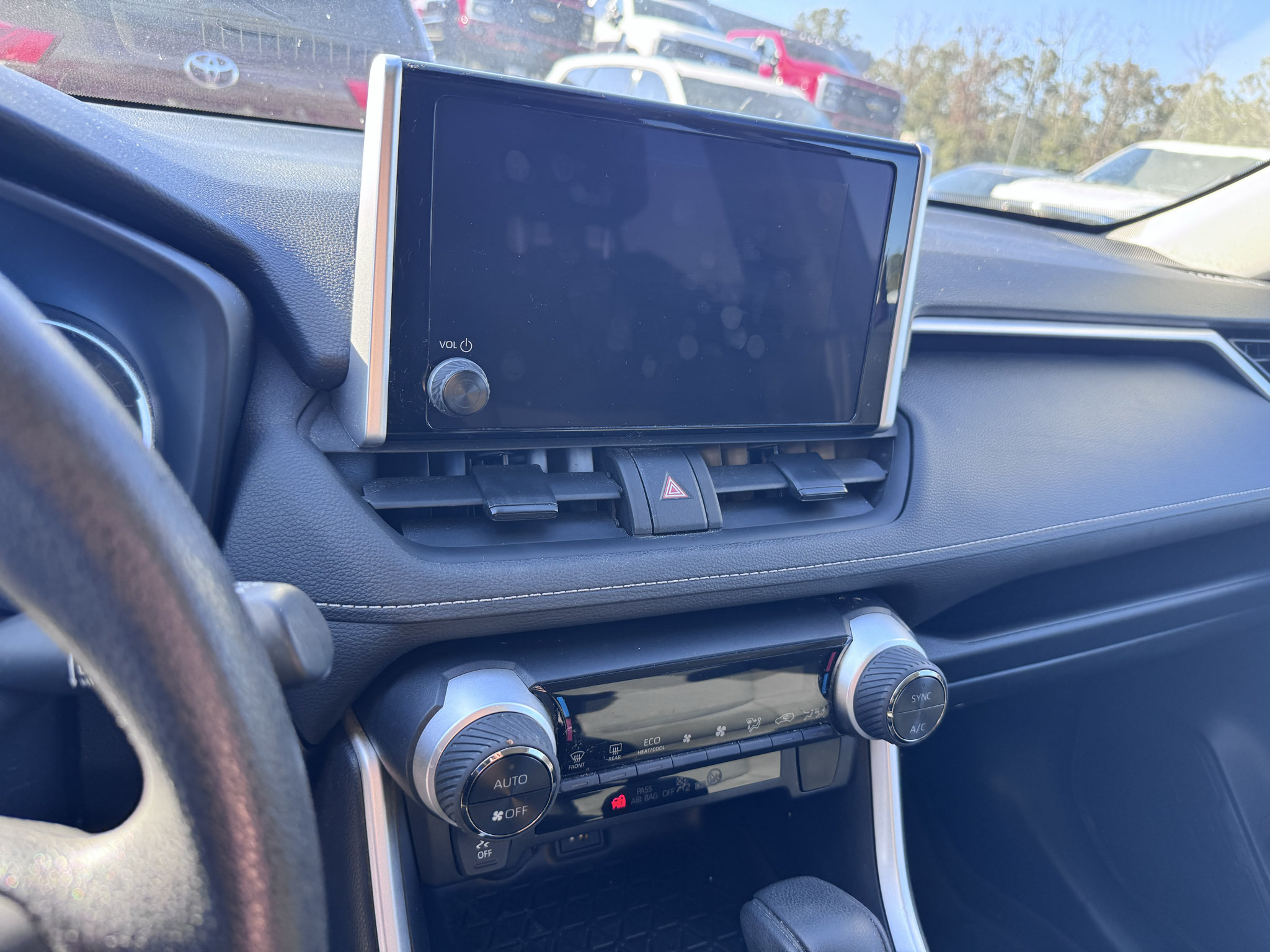 Used 2025 Toyota RAV4 LE AWD/4WD image 14