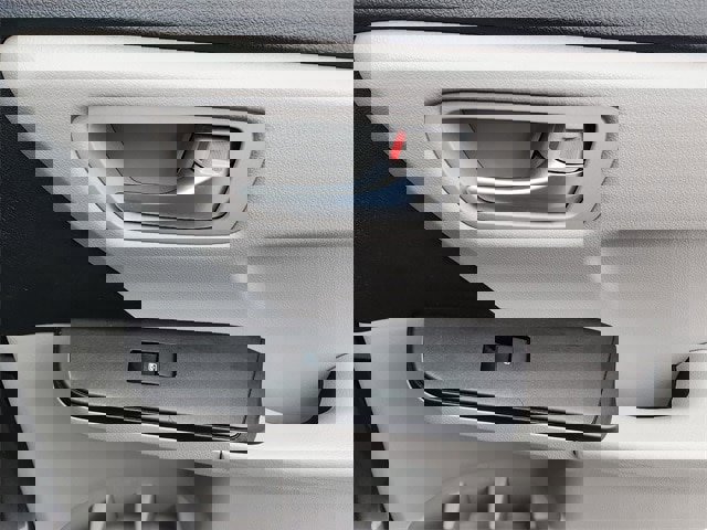 Used 2017 Toyota Camry LE image 31