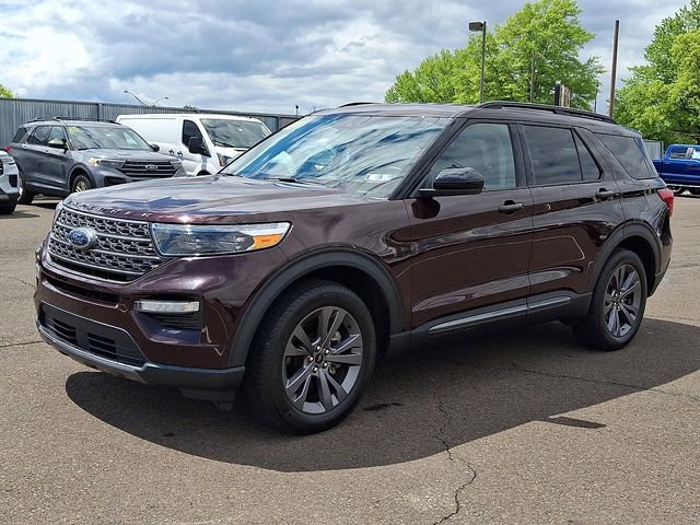 Certified 2023 Ford Explorer XLT w/ Equipment Group 202A AWD/4WD image 3