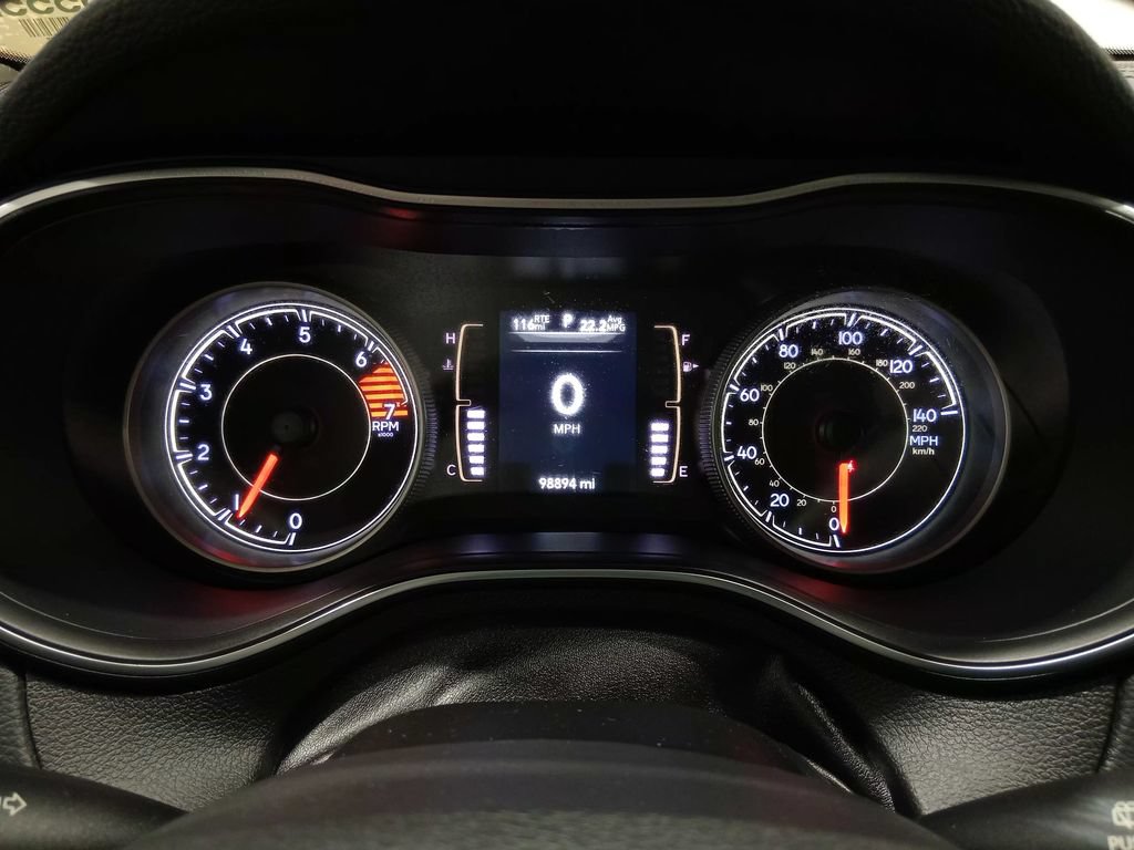 Used 2019 Jeep Cherokee Latitude w/ Cold Weather Group FWD image 19