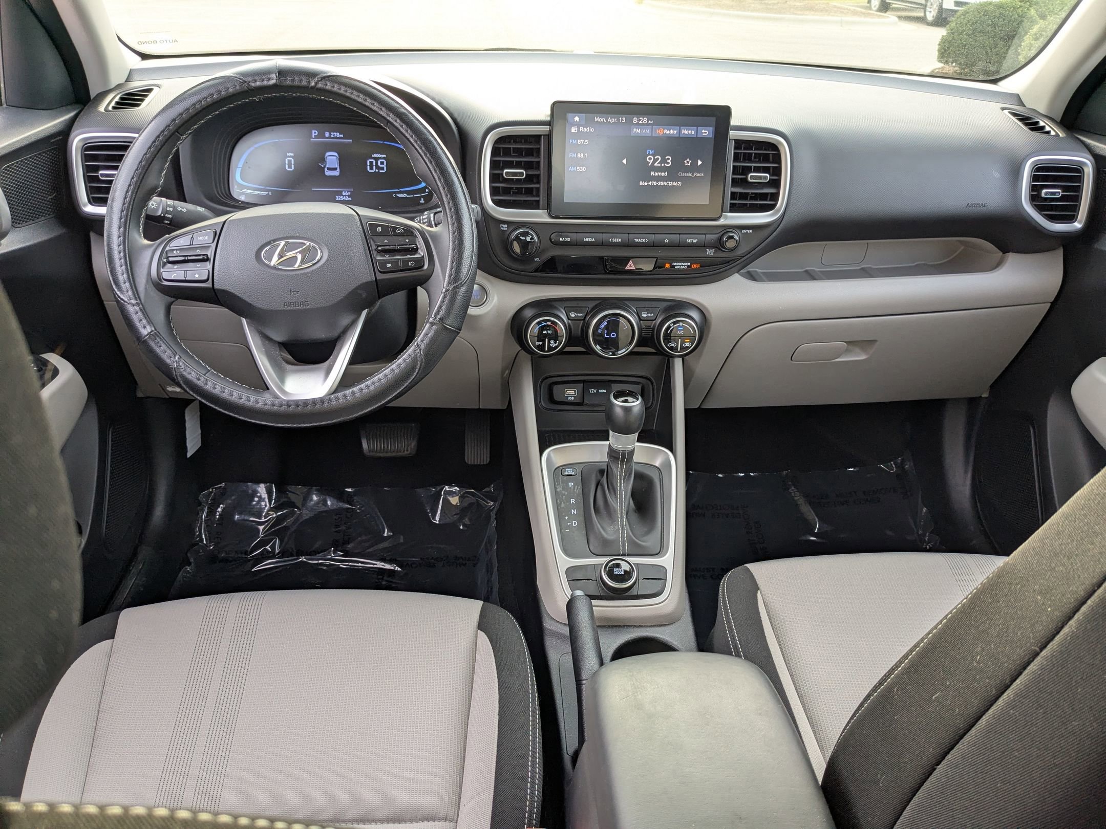 Used 2024 Hyundai Venue SEL FWD image 26