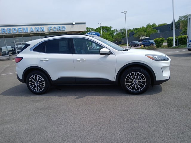 Certified 2021 Ford Escape Titanium w/ Titanium Premium Package FWD image 3