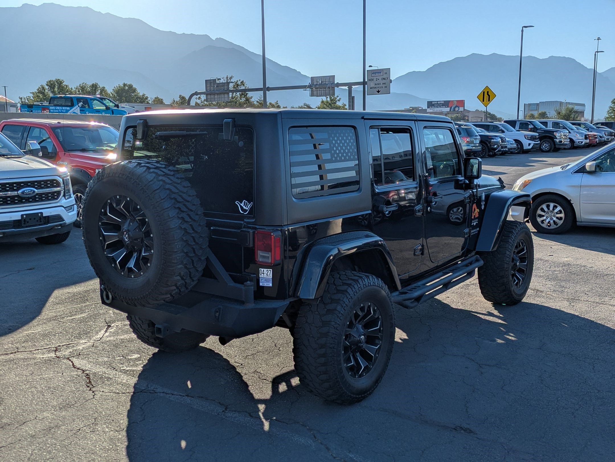 Used 2017 Jeep Wrangler Unlimited Sahara w/ Connectivity Group AWD/4WD image 3