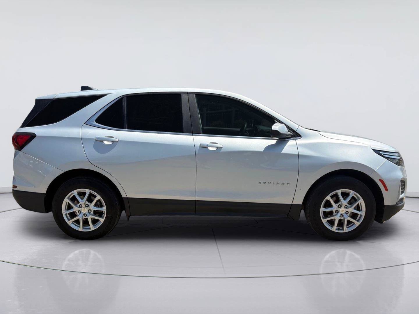 Used 2022 Chevrolet Equinox LT AWD/4WD image 2
