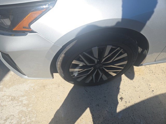 Used 2024 Nissan Altima 2.5 SV FWD image 7