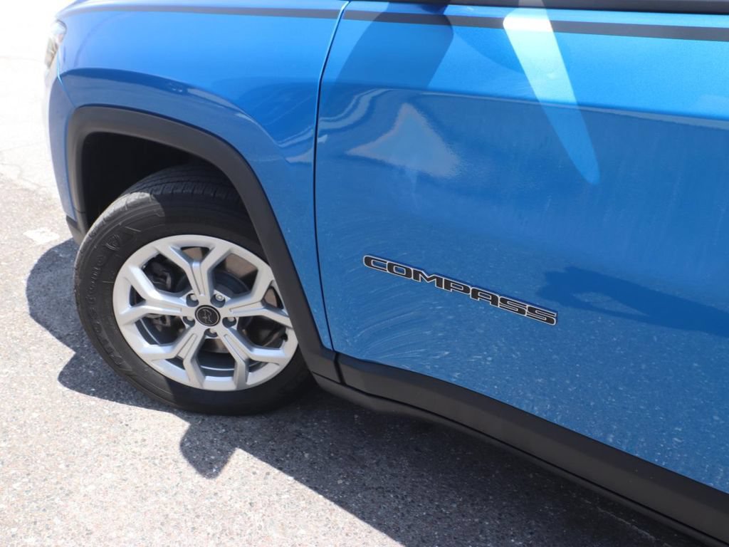 Used 2025 Jeep Compass Sport w/ Mopar Graphics Package AWD/4WD image 3