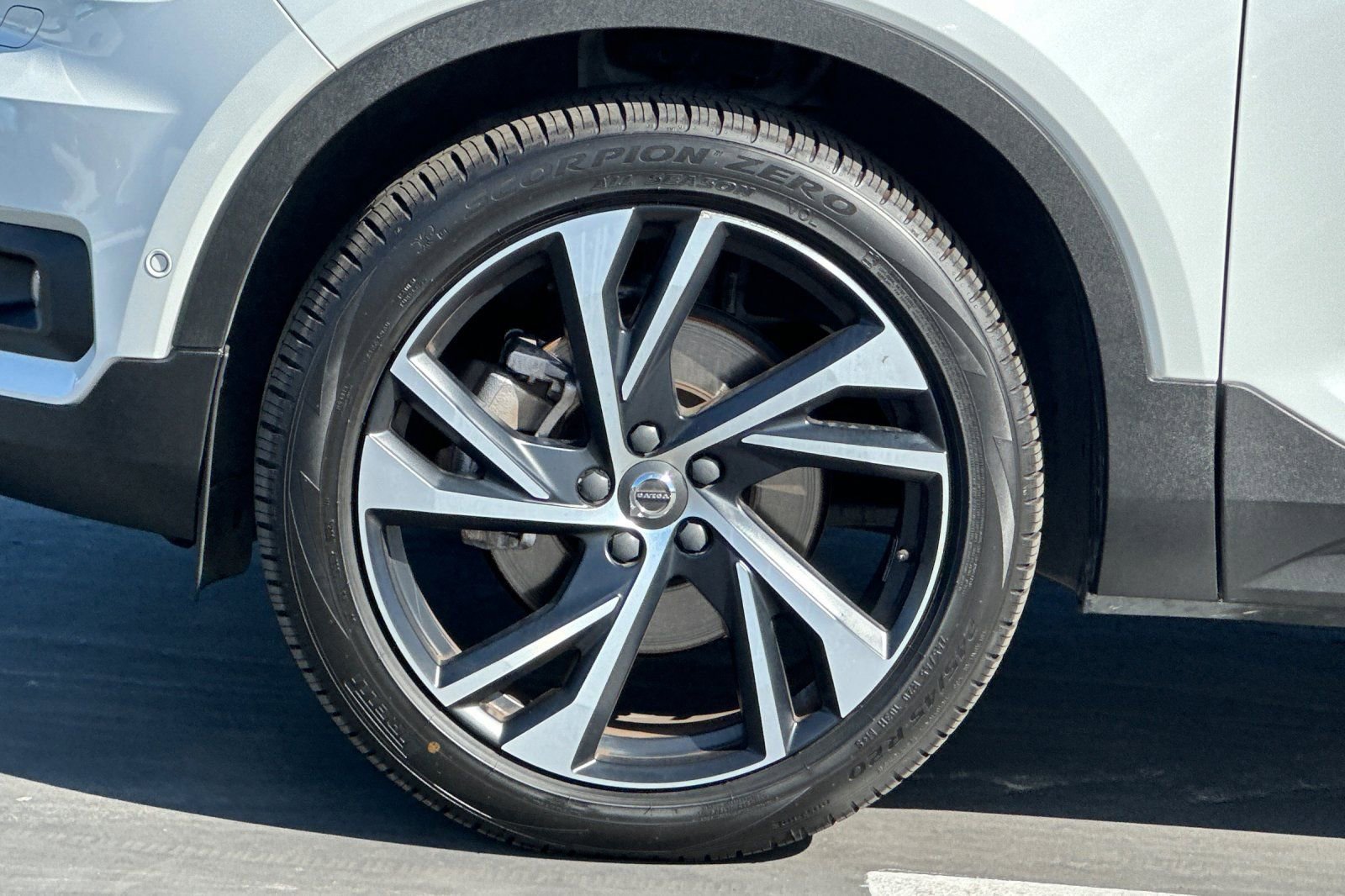 Used 2019 Volvo XC40 T5 R-Design AWD/4WD image 29