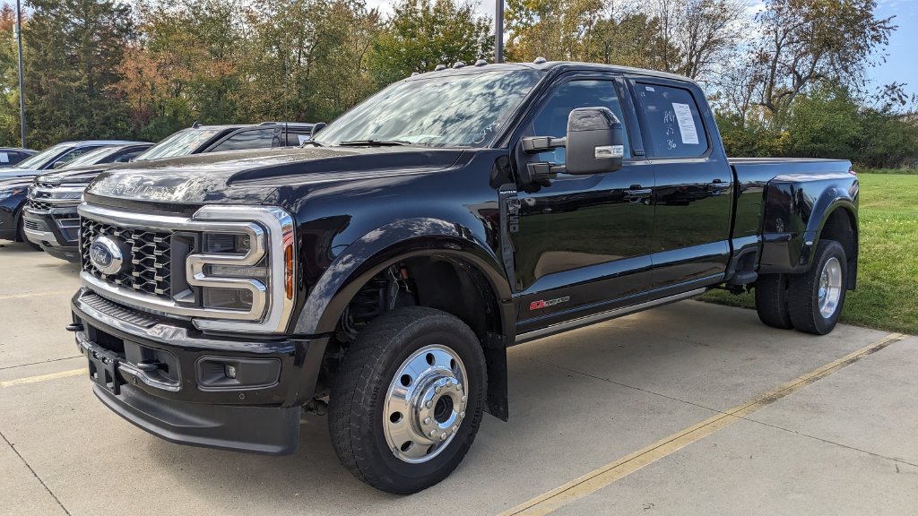 Certified 2025 Ford F450 Platinum w/ FX4 Off-Road Package AWD/4WD image 7