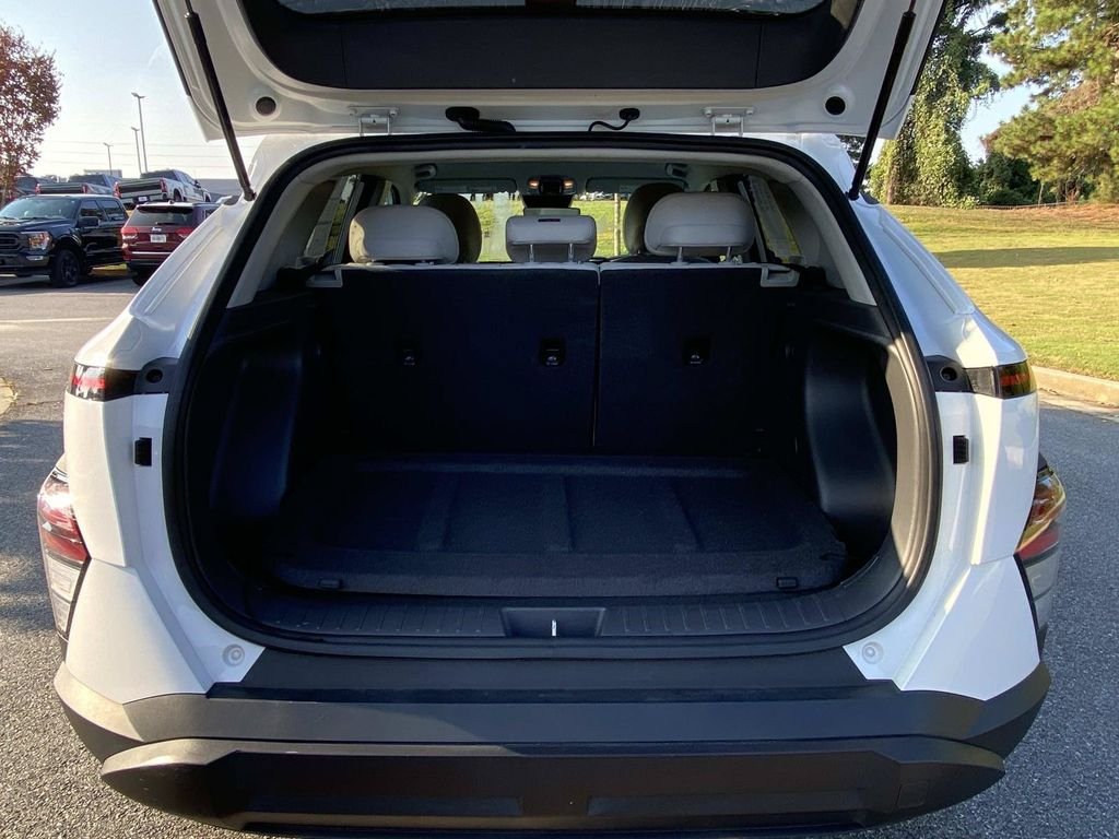 Used 2025 Hyundai Kona SEL FWD image 6